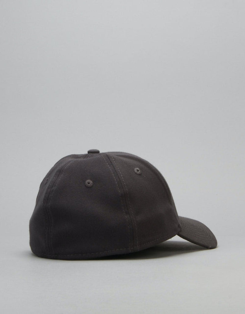 New Era 39Thirty stretch fit in Snow Grey / Grip or Token