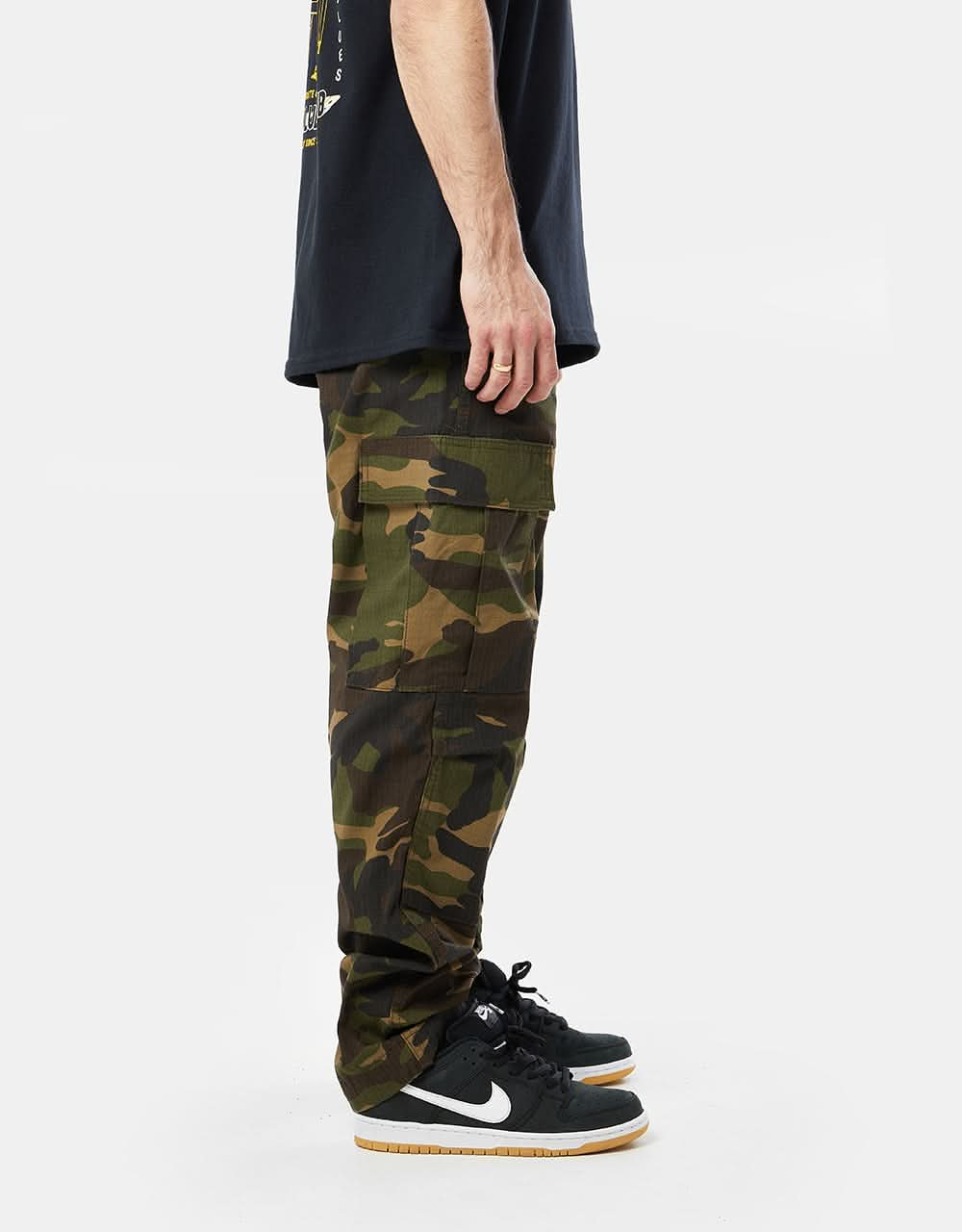 Nike sb camo sales pant